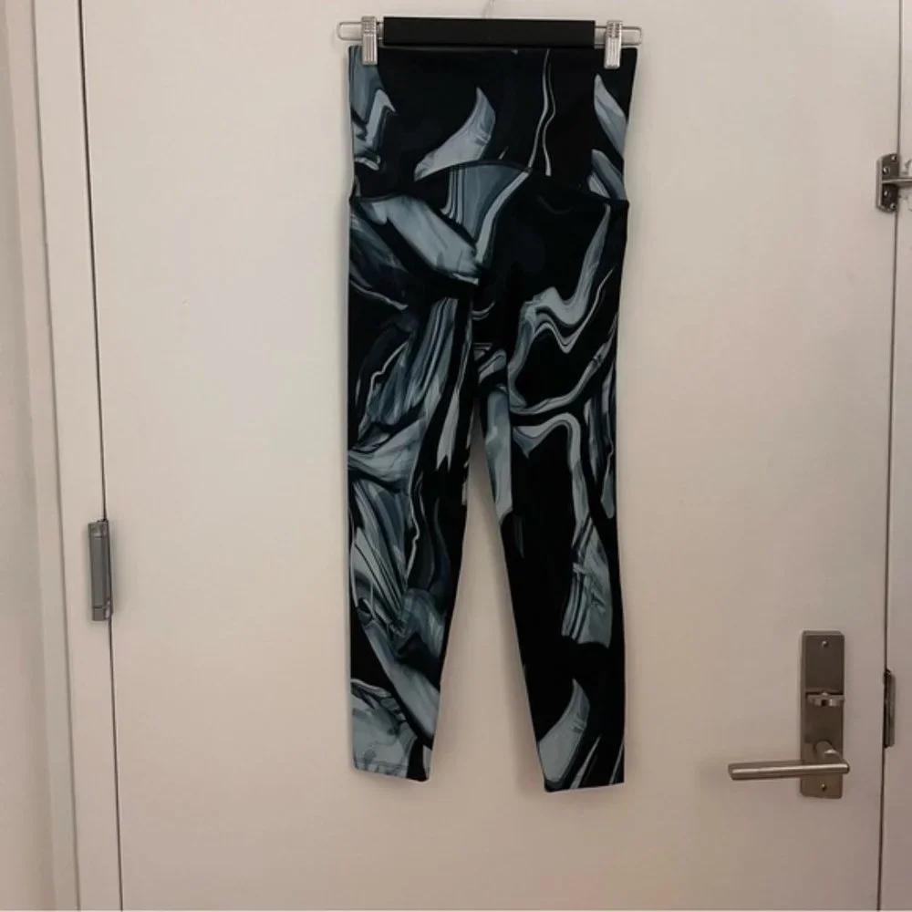 Spanx Booty Boost Active 7/8 Leggings in Marble - Picture 7 of 8
